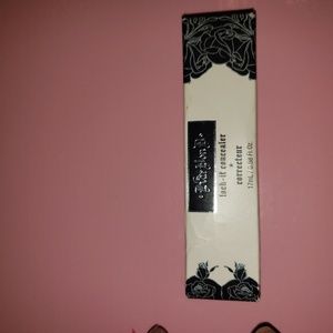 Kat Von D Lock it concealer